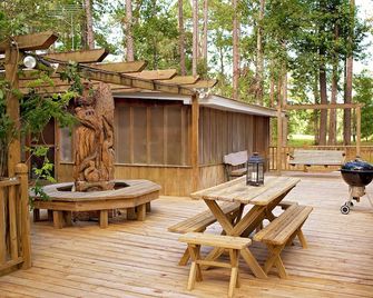 Rental Cabin with Fishing Privileges in Stocked Pond - Oakdale - Patio