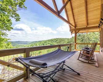 Beautiful Cabin Overlooking Center Hill Lake - Smithville - Balcony