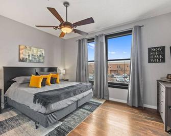 Modern Condo Inside the Historic St. Regis - Grand Junction