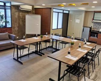 Fahrenheit Suites Kuala Lumpur - Kuala Lumpur - Meeting room