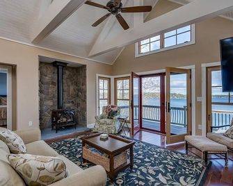 Private Home on Tranquil Island - Accessible Only by Boat - Alexandria Bay - Living room