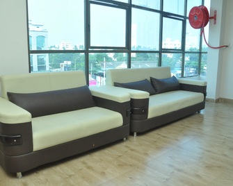 Laven Hotels - Rājahmundry - Lounge