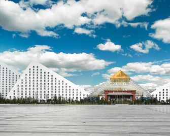 Intercontinental Hotels Lhasa Paradise By IHG - Lhasa - Gebäude