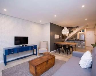 16 Mallorca Umdloti beach front Magic - Umdloti - Wohnzimmer