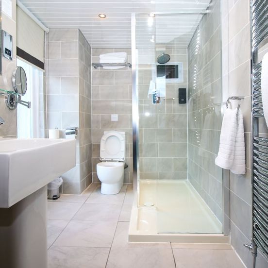 Bathroom view of Acorn Hotel