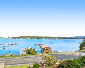 Davis House on the Bay - Lopez Island - Outdoors view