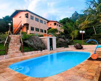 Hostel Lendas Do Mar - Ilhabela - Kolam