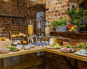 Five Stars Bed&Breakfast - Wroclaw - Buffet