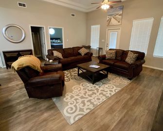 La` Bella Vie 3 Bedroom Home - Crystal Beach - Living room