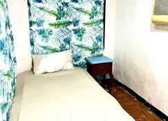 Grandmas Homestay - Puerto Princesa - Schlafzimmer