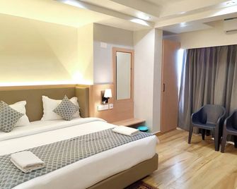 Goroomgo Grand Resort Puri - A Luxurious Collections Sea View Room - Puri - Soverom
