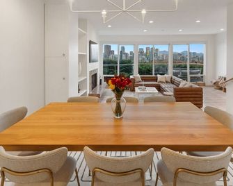 Character view private house with rooftop patio - فانكوفر - غرفة طعام