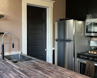 Timeless Vibes in Downtown Minneapolis - Minneapolis - Kitchen