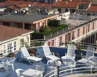 هوتل بلفيدير - San Remo - شرفة مرصوفة