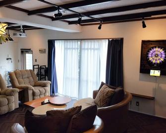 Cinema Resorts 1 - Motobu - Wohnzimmer