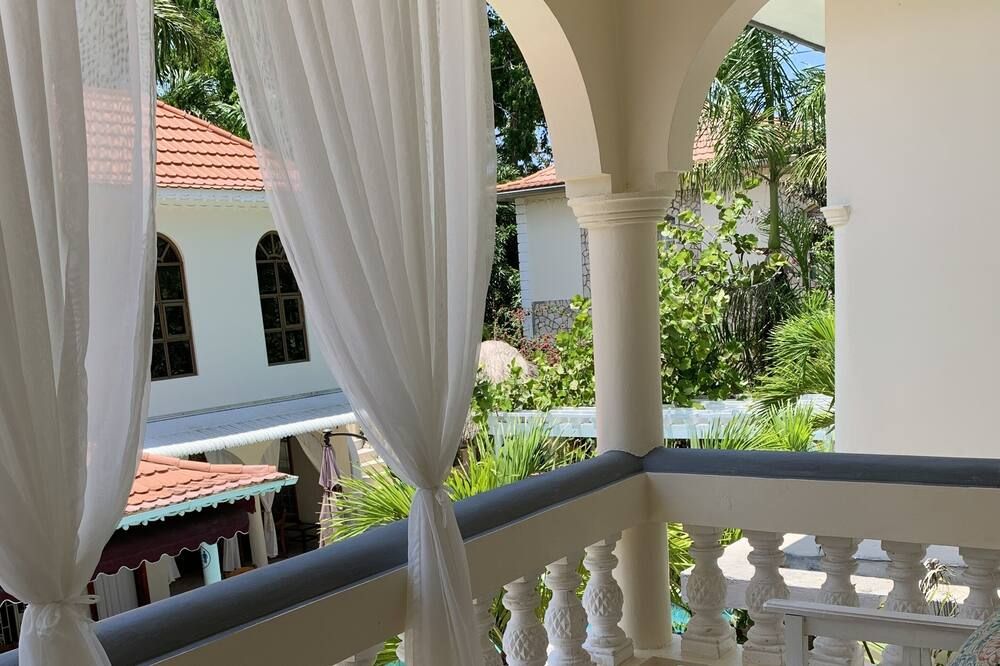 Rayon Hotel - נגריל - מרפסת