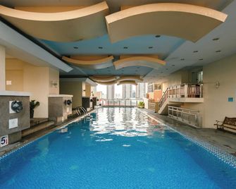 ريجنسي غراند سويتس - مانيلا - حوض السباحة