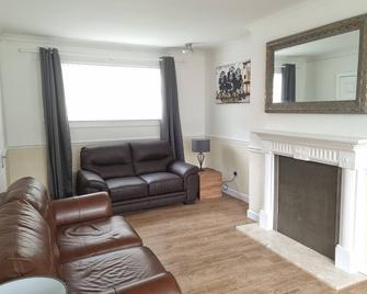 Hamilton Home From Home - Hamilton - Living room