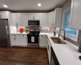 Spacious Bungalow - East Point - Cucina