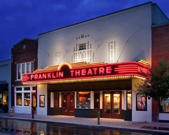 The Dahl House in the heart of Historic Downtown Franklin - Franklin - Building