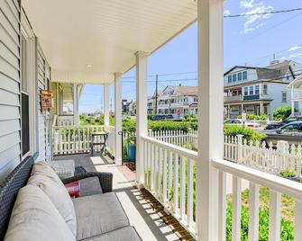 21 Embury - Charming 2-bedroom house near Beach in Ocean Grove - Ocean Grove - Balcony
