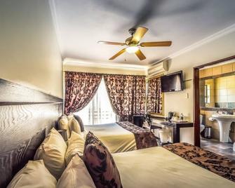 The Lakes Hotel and Conference Centre - Benoni - Bedroom
