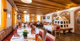 Hotel Neuwirt - Hallbergmoos - Restaurang