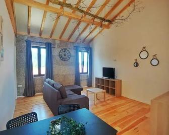 Sítio dos Cogumelos Alojamentos - Amarante - Wohnzimmer