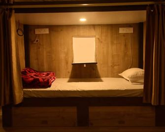 Hotel Relax Inn - Hostel - Prayagraj - Bedroom