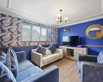 Detached 3br House In Ashford With Free - Ashford - Living room