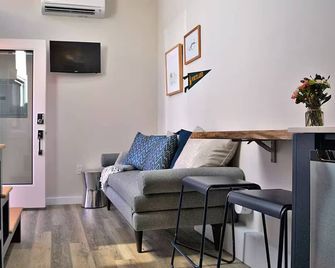 The Vera - Cute Tiny House - Ac, Wifi, 96 Walk Score! - Portland - Living room