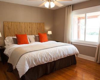 Winter Special - Marfa's Best-Chic & Comfortable 4 Bedroom Guest House-Marfa6o8 - Marfa - Bedroom