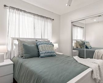 Goode Homes Luxury Family Home - San Fernando - Bedroom