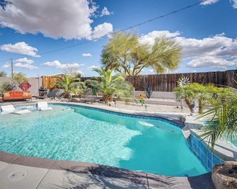 Pool, Spa & Mtn Views: Lake Havasu City Home - Lake Havasu City - Uima-allas