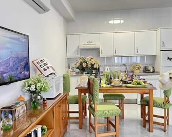 Emycanarias Holiday Homes Vecindario - Vecindario - Kitchen