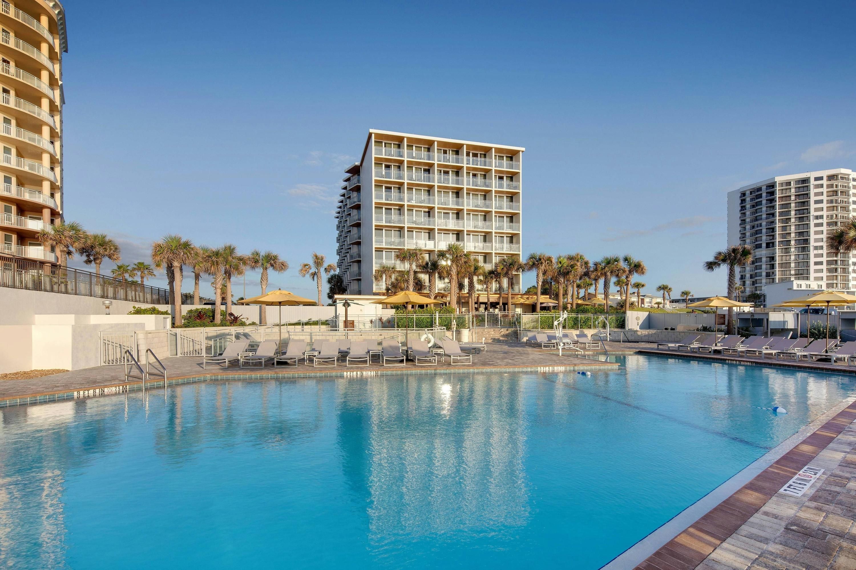 Delta Hotels by Marriott Daytona Beach Oceanfront - דייטונה ביץ' - בריכה