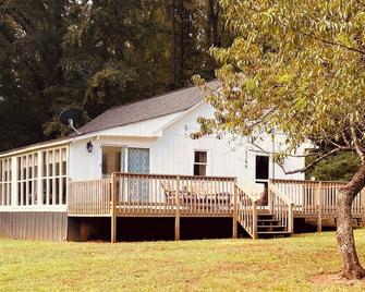 Lakefront house sleeps 5 - Lake Rabon, Laurens SC - Laurens - Building