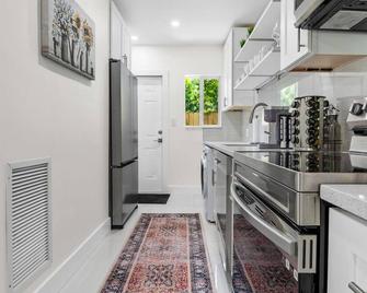 Bnb Hyperion - Spacious 1B Retreat - Ft Lauderdale - Fort Lauderdale - Kitchen
