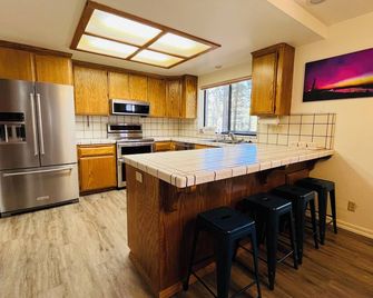 Almanor Oasis with Golf Course View - Chester - Cocina