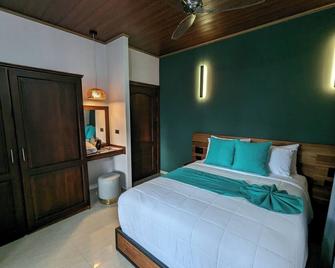 Cozy villa with AC, jacuzzi, WiFi near La Fortuna and Arenal Volcano, Costa Rica - La Fortuna - Bedroom