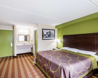 Super 8 by Wyndham Bangor - Bangor - Bedroom