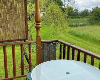 Belle Epoque caravans of Saint-Pardoux- 63440 4 places - Saint-Gal-sur-Sioule - Balcony