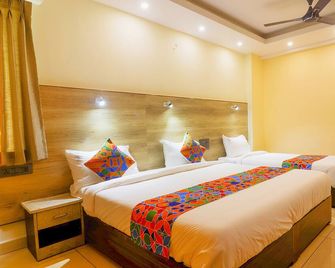 Fabhotel Surya Grand I - Віджайавада - Спальня