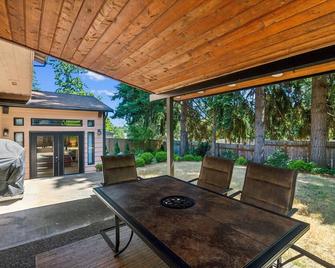 Nature Escape- Family Home with Playroom & Office home - Federal Way - Patio