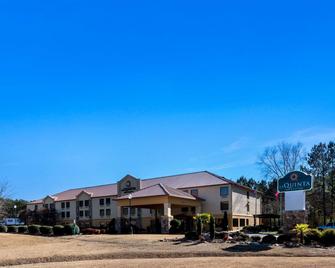 La Quinta Inn & Suites by Wyndham LaGrange / I-85 - La Grange - Building