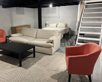 Comfortable Duplex in Belleville - Belleville - Living room