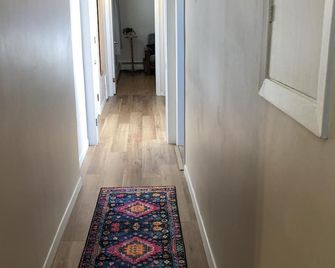 Downtown walkable to restaurants, bars public transportation and the waterfront. - Charlottetown - Hallway