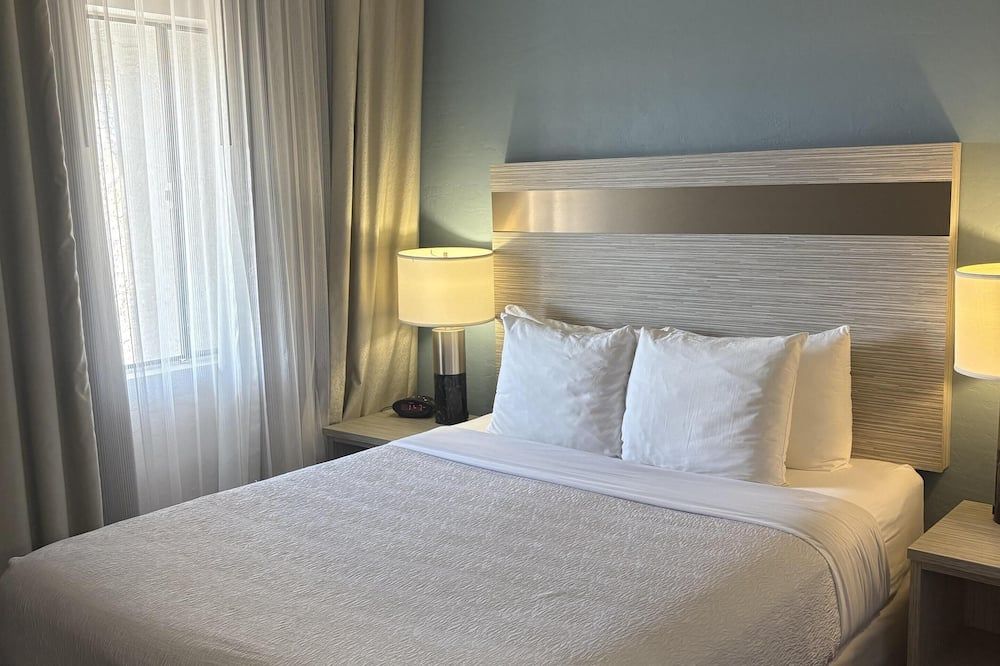 SureStay InnSuites Phoenix Hotel & Suites by Best Western