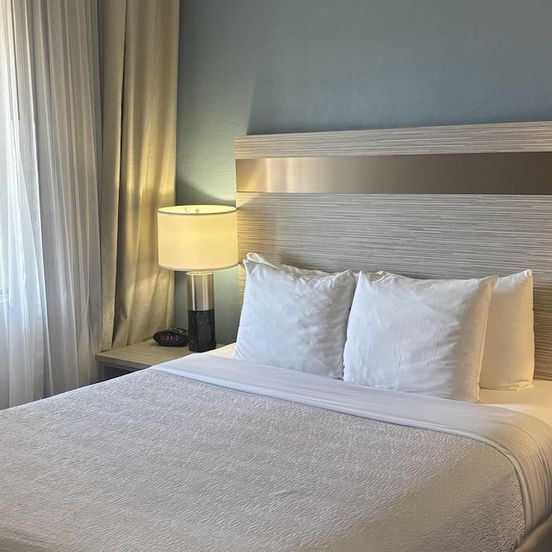 SureStay InnSuites Phoenix Hotel & Suites by Best Western image 1