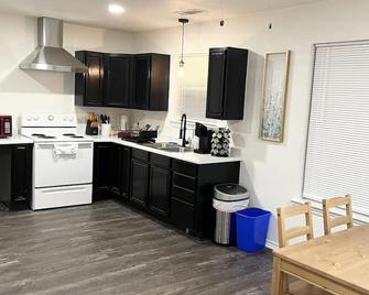 New Remodeled Private Guest Suite In North Dfw - Carrollton - Kitchen